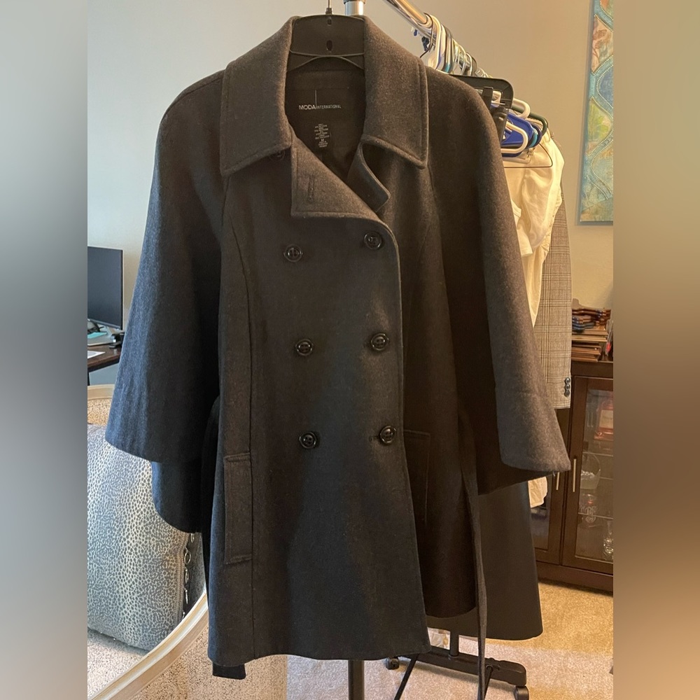 Like New, caped style coat. Gray, size medium by MODA International